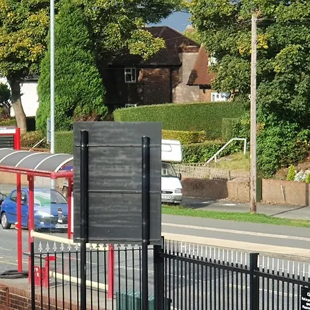 Проживання в сім'ї *rd9bc* For Your Relaxed & Cosy + Free Parking + Free Fast Wifi * *