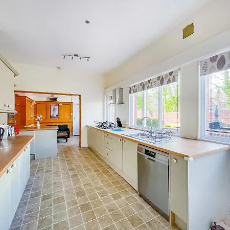 Homestay *rd9bc* For Your Relaxed & Cosy + Free Parking + Free Fast Wifi * *